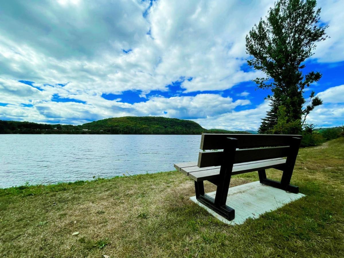 Вилла Chalet Centenaire Mauricie Saint Roch de Mekinac Экстерьер фото