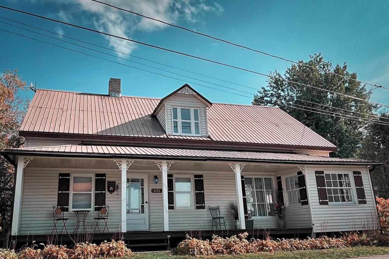 Вилла Chalet Centenaire Mauricie Saint Roch de Mekinac Экстерьер фото
